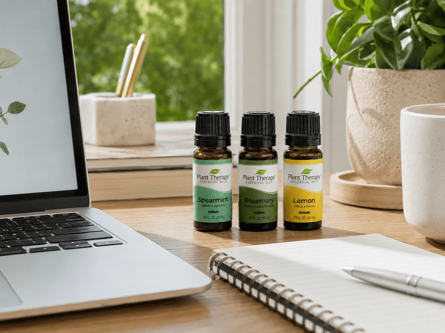 Esenciální oleje Spearmint Rozmarýn a Citron Plant Therapy při práci